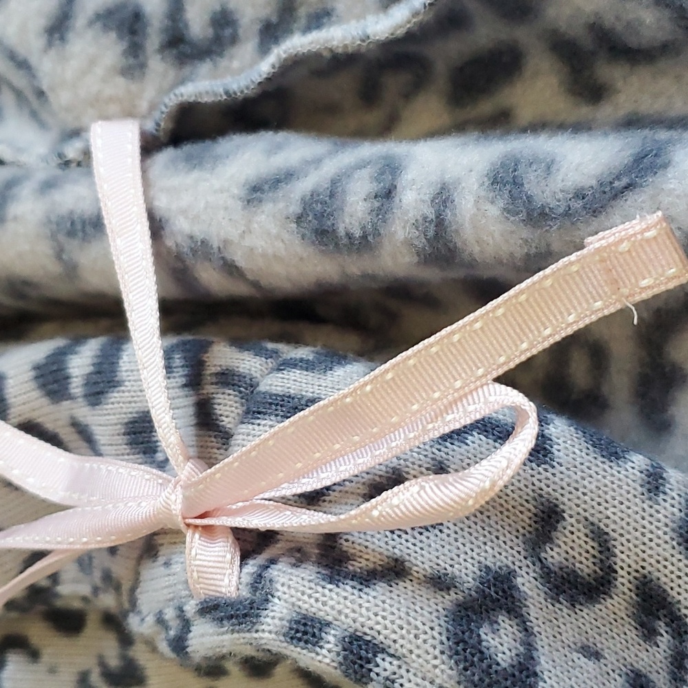 Victoria's Secret Robe - Picture 12 of 12